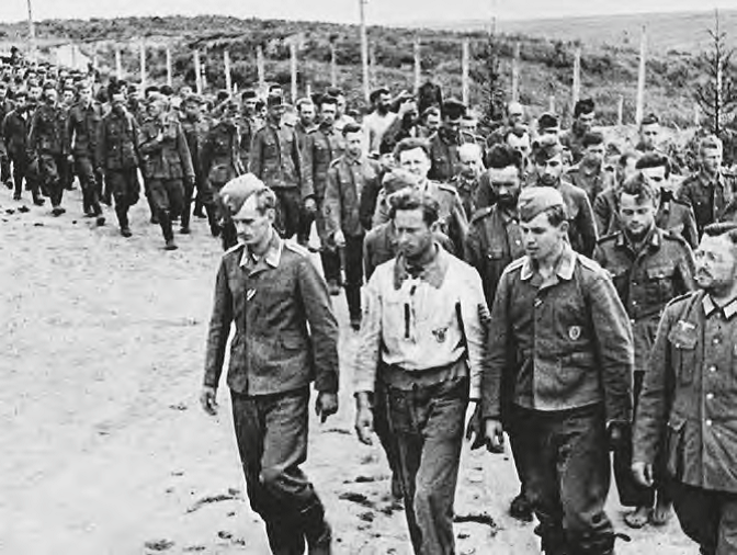 Колонна немецких военнопленных в районе Курска. 1943 г.