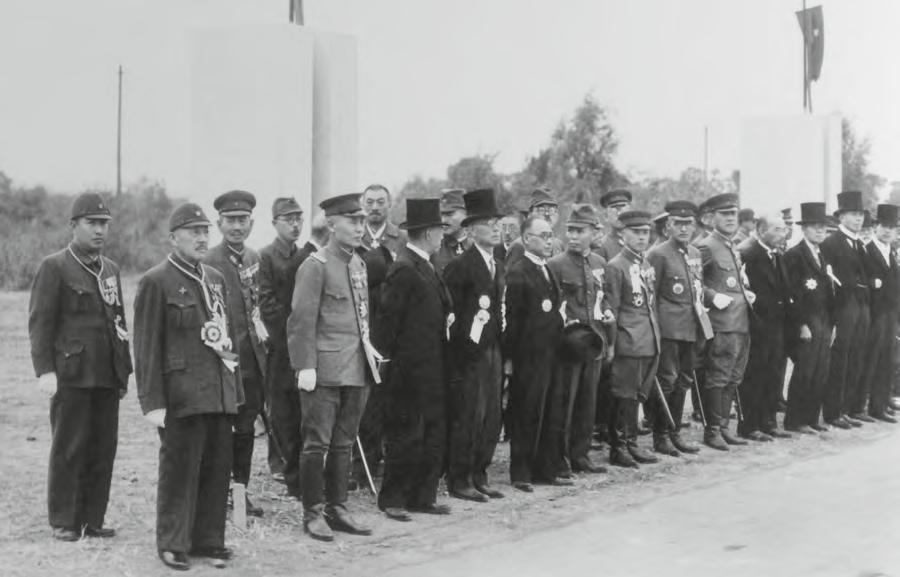 Командование японской и маньчжурской армий на военном параде. 1942 г.