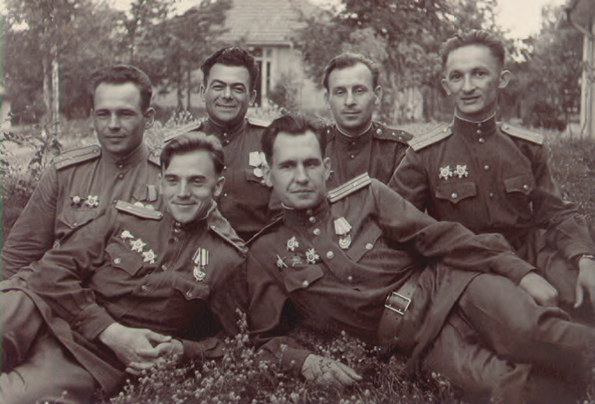 Контрразведчики ОКР «Смерш» 5-й Ударной армии. м. Олимпишесдорф близ Берлина. Май 1945 г.