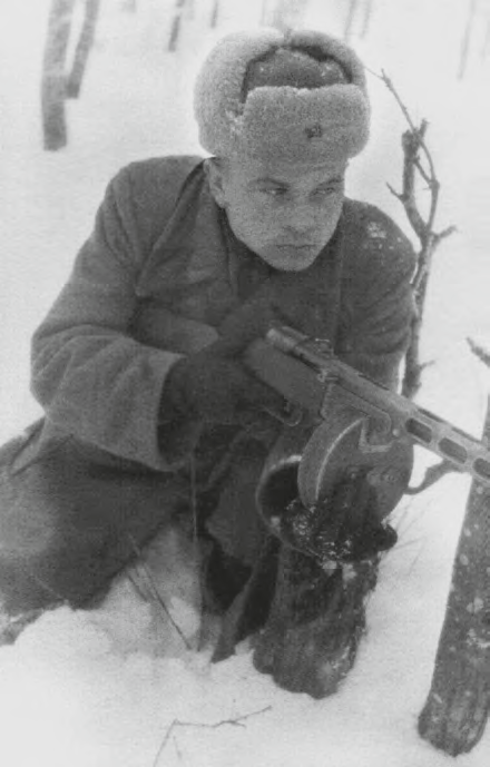 Оперуполномоченный ОО 16-й армии старший лейтенант И.Л. Устинов в боях за Москву. 1941 г.