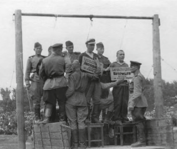 Осужденные пособники оккупантов доставлены к месту приведения приговора в исполнение. г. Краснодар. 1943 г.