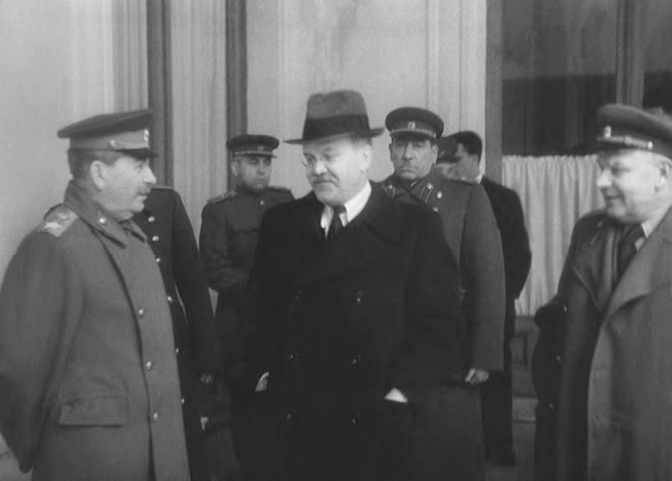 Сталин и Молотов в перерыве Ялтинской конференции. 1945 г.