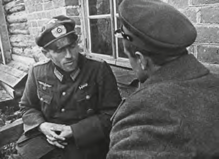 Допрос пленного немецкого офицера