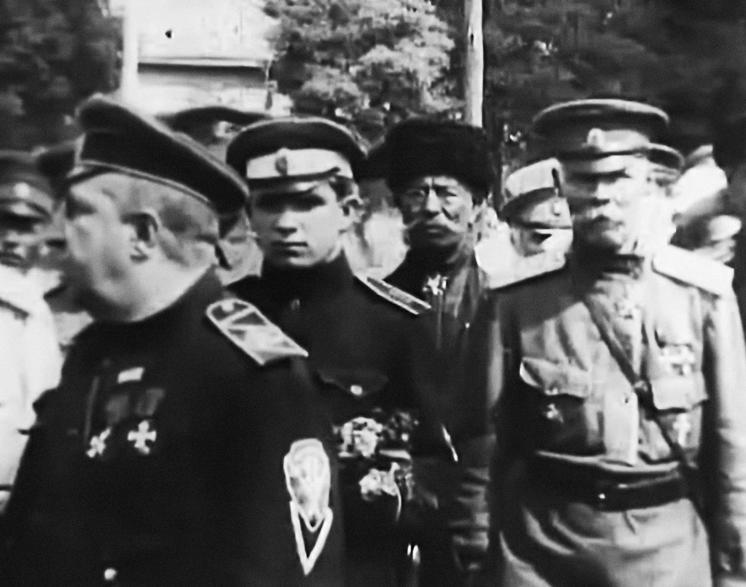 П. В.  Макаров  (второй  слева  —  за  спиной  Май-Маевского)