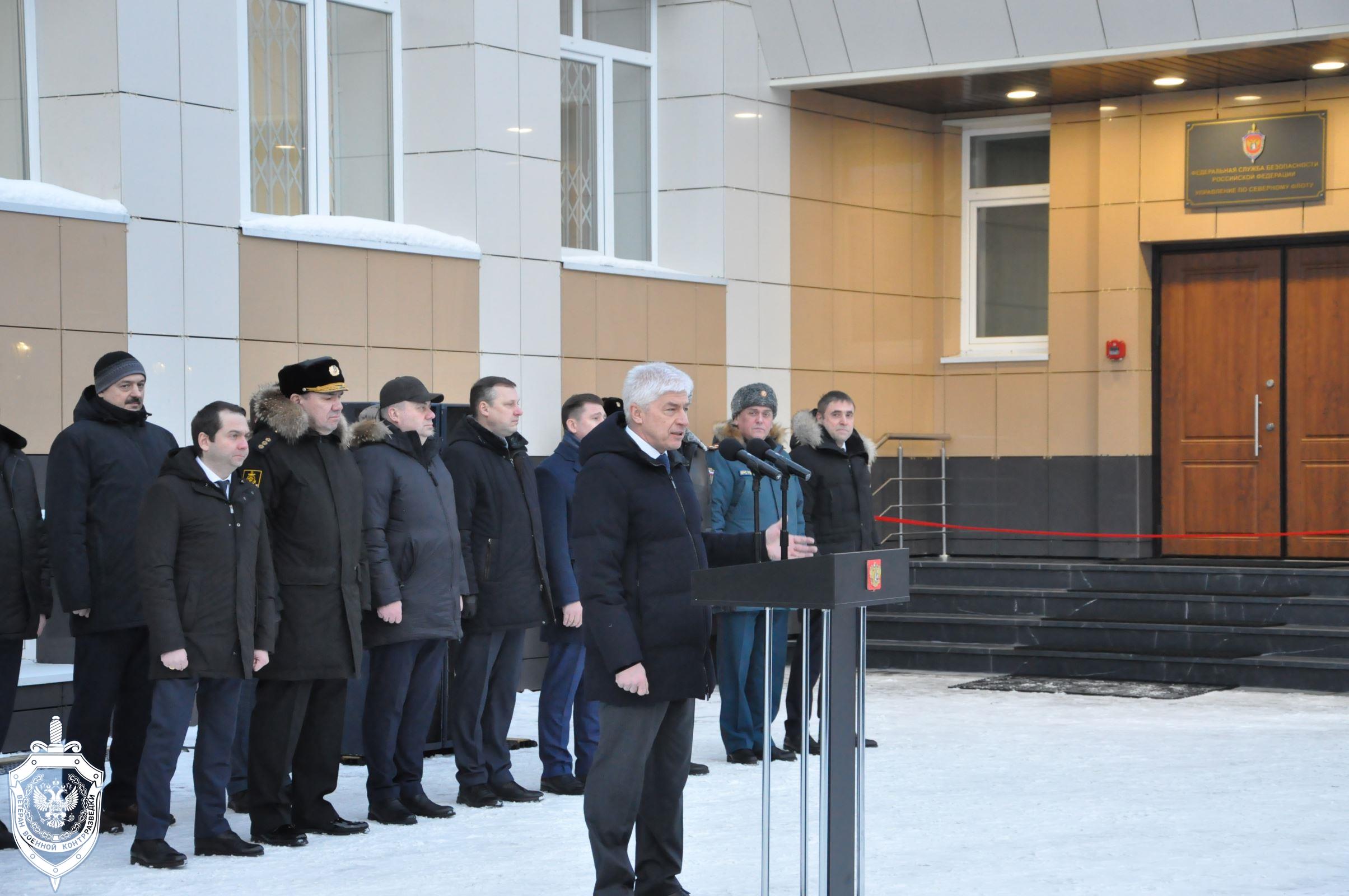 Государственный флаг Российской Федерации подняли над новым зданием Управления  ФСБ России по Северному флоту | Лента событий | Ветераны Военной  Контрразведки