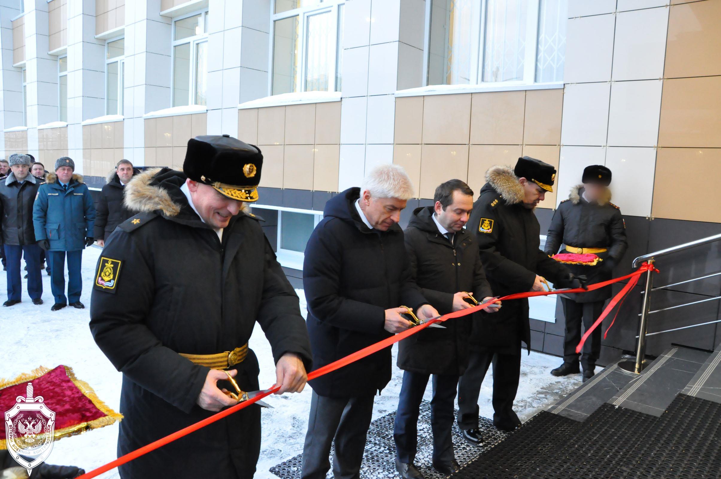 Государственный флаг Российской Федерации подняли над новым зданием  Управления ФСБ России по Северному флоту | Лента событий | Ветераны Военной  Контрразведки