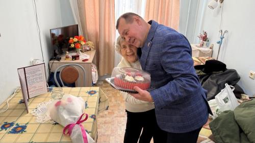 Екатеринбург Официальное мероприятие   Поздравление ветерана