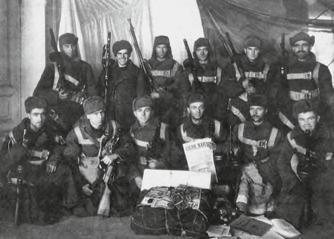 Диверсионный отряд перед заброской в советский тыл