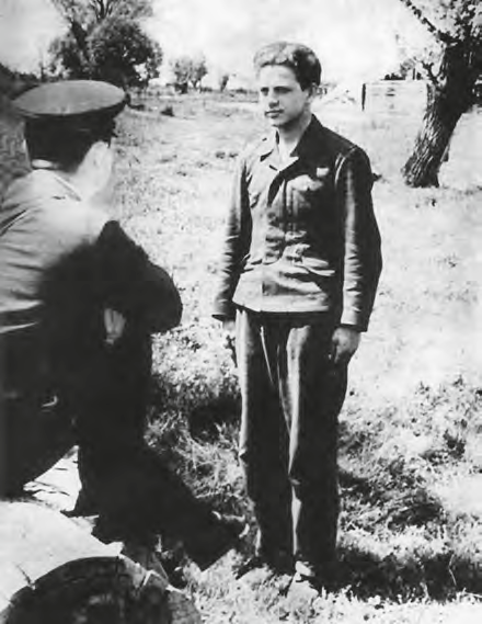 Допрос пленного немецкого унтер-офицера