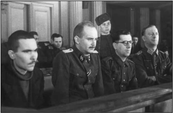На скамье подсудимых военнопленные гитлеровцы, обвиняемые в массовых казнях советских людей